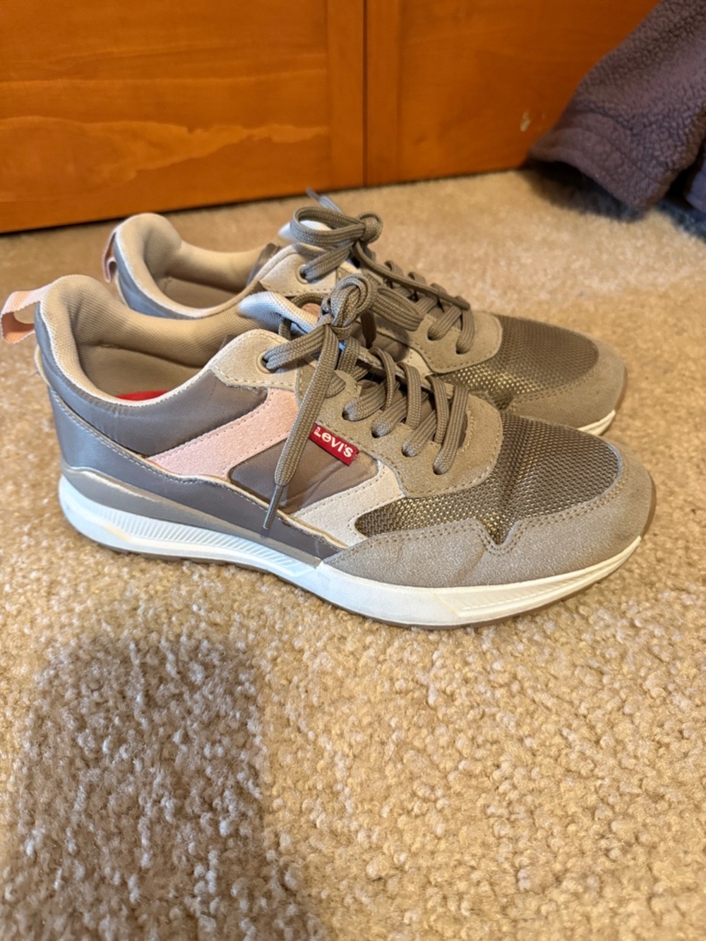 Levi's Women’s Gray & Pink Casual Sneaker